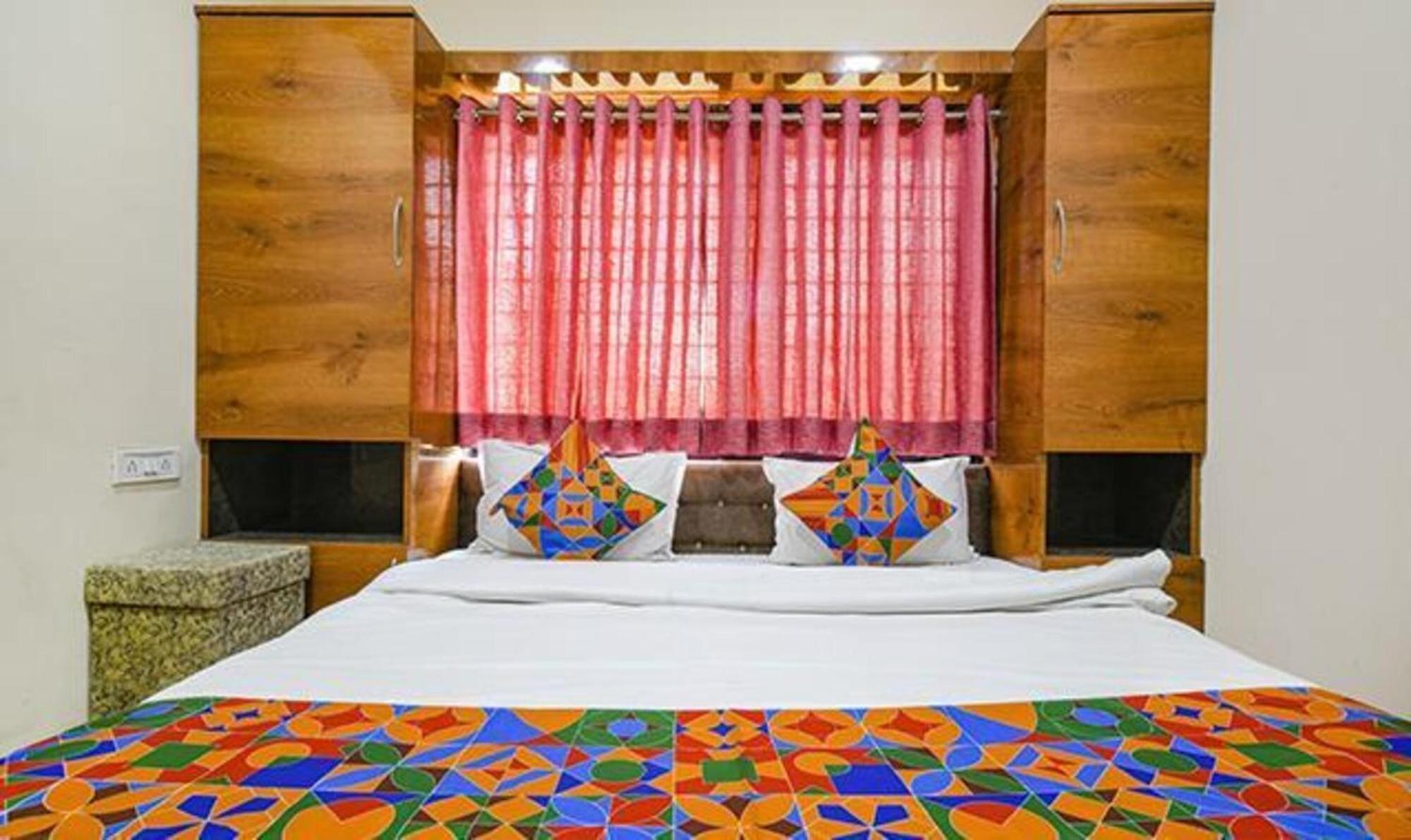 Fabhotel Royal Palace อินดอร์ ภายนอก รูปภาพ